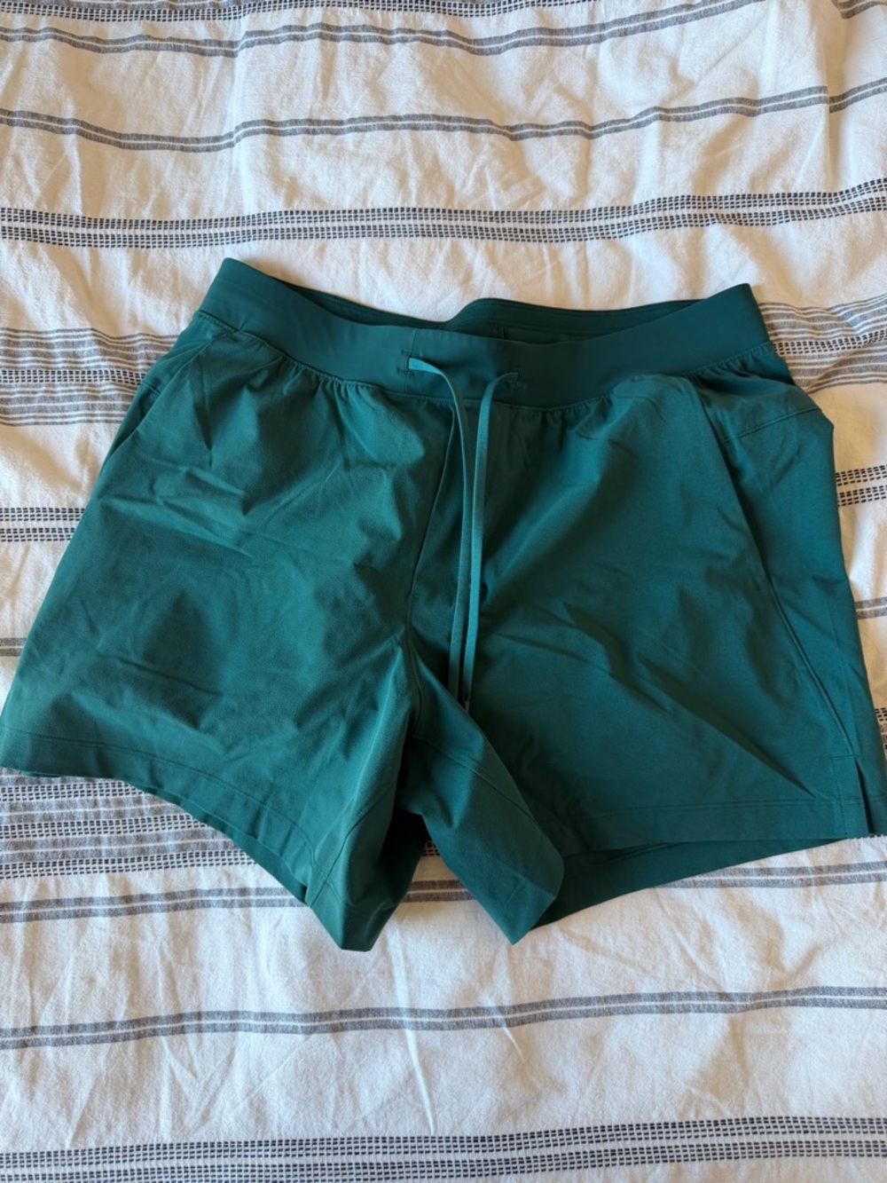 NWOT lululemon athletica Teal Blue Green Men’s Athletic Shorts large 5’ inseam